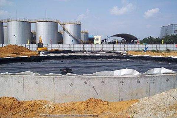 油庫罐區土工膜怎么鋪設？  第2張