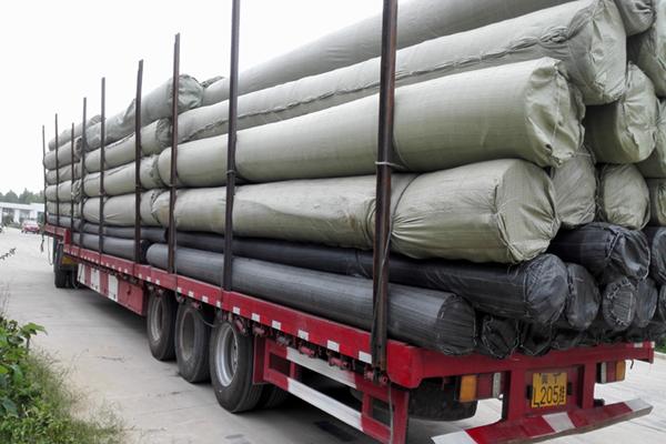 土工膜應該怎么運輸和裝卸呢？  第1張