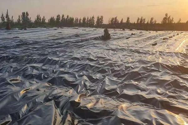 用土工膜封場(chǎng)覆蓋時(shí)應(yīng)注意什么? 第2張