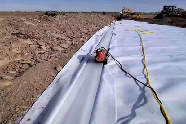 復合土工膜對施工環境的要求以及在冬季施工的注意事項有哪些呢？  第1張