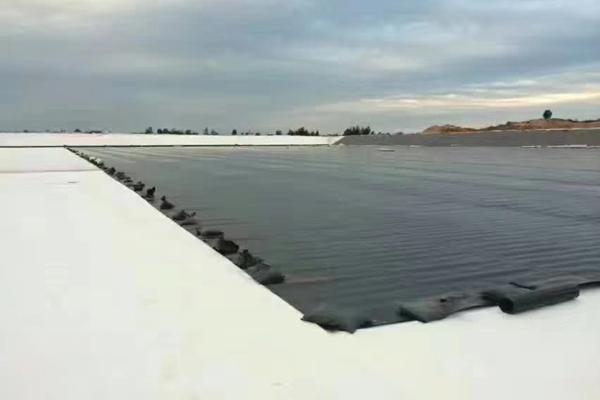 土工膜施工時應(yīng)該注意的安全措施  第2張