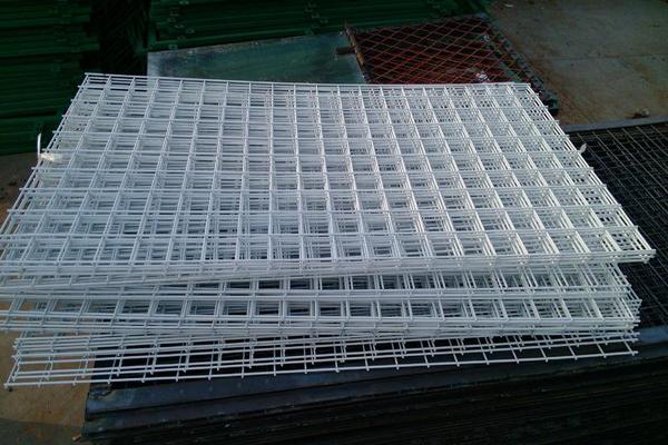 防滲土工膜和鍍鋅鋼筋網那個在上在下 第2張